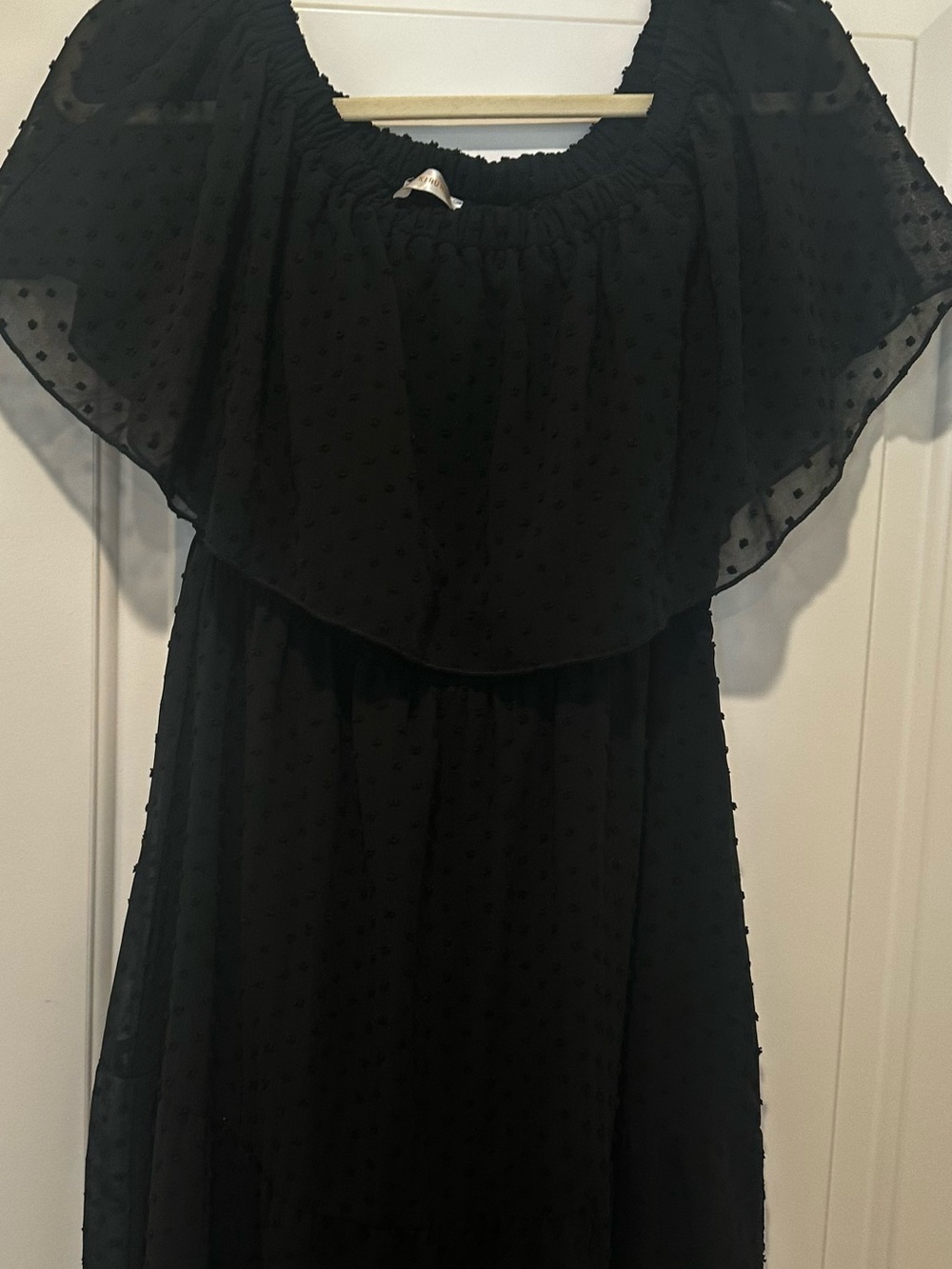 Elegant Black Maxi Dress with Ruffle Off-Shoulder Detail